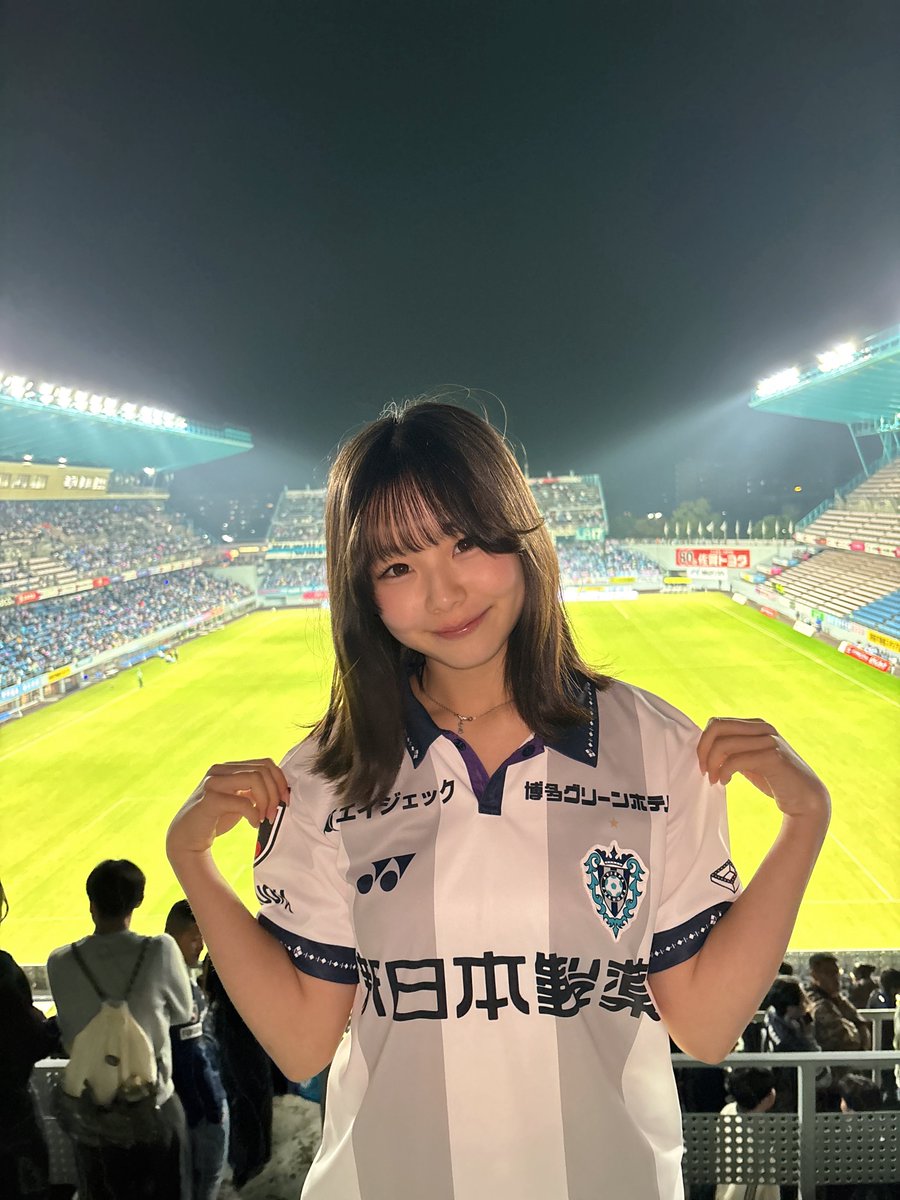 yuka_20_11's tweet photo. #サガン鳥栖 対 #アビスパ福岡 の九州ダービーを見に行きました🐝

初めて駅前不動産スタジアムまで足を運びました⚽️💨

九州ダービーどちらのサポーターの方もとても気合いが入ってました💪🏻
私もすごく始まる前からワクワクでした( ¨̮ )

また、どこかアウェイ戦も見に行きたいな!! https://t.co/Bd2PGS8H3J