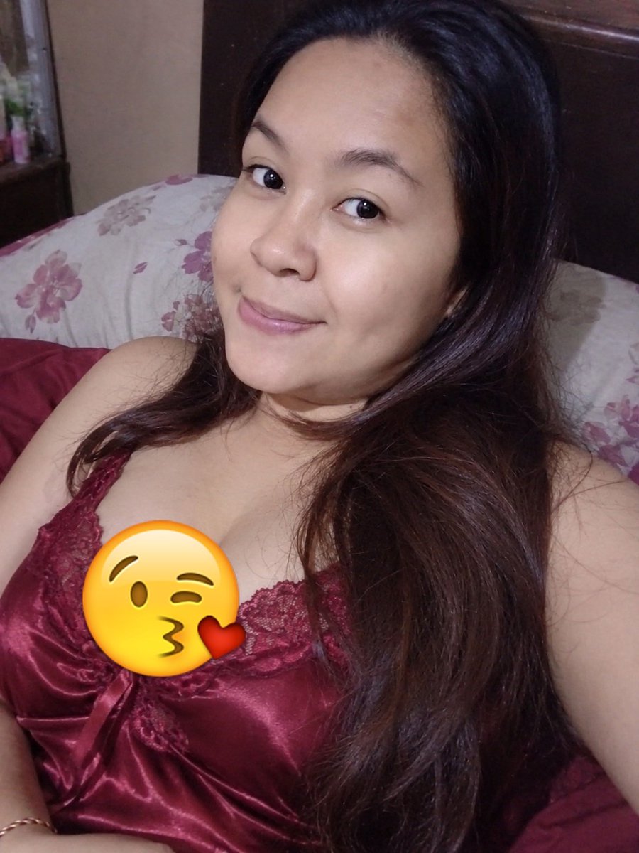 permata_sari89's tweet photo. Capek bgt aktivitas seharian.. 🥴
Andai ada brondong yg mau mijitin 🤭 https://t.co/CIBMZMQeP2