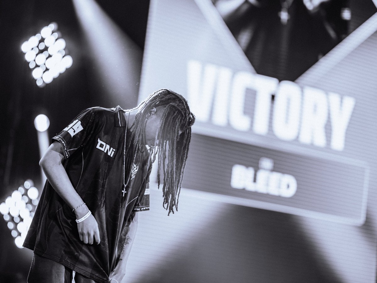 CarmPictures's tweet photo. J'ai eu la chance de pouvoir participer en tant que photographe à la dernière @2XKOFR à l'@Evo_France 

Un petit pincement au coeur de voir la page se tourner, mais ce fut un réel plaisir d'avoir pu suivre tous ces événements entouré de la commu française. 

Un grand merci à @Four_McCloud, @Lamsla1 et @planeswalkr pour la confiance et cette magnifique opportunité. 

(Et S/O à l'équipe de folie @baka_amutchi, @_Firestxne, @B00BI_, @LaChaineDeVic & @rskad 🫶)