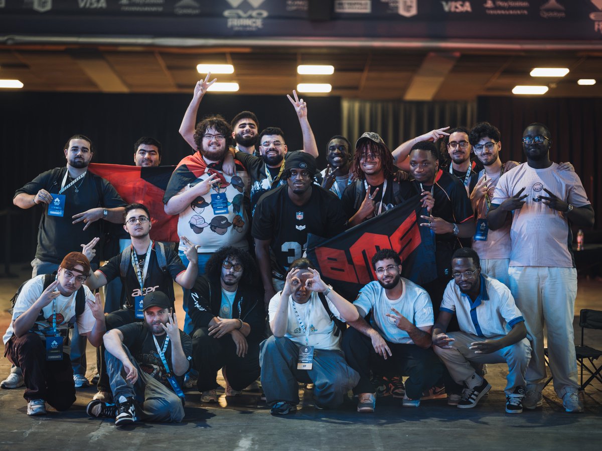 CarmPictures's tweet photo. J'ai eu la chance de pouvoir participer en tant que photographe à la dernière @2XKOFR à l'@Evo_France 

Un petit pincement au coeur de voir la page se tourner, mais ce fut un réel plaisir d'avoir pu suivre tous ces événements entouré de la commu française. 

Un grand merci à @Four_McCloud, @Lamsla1 et @planeswalkr pour la confiance et cette magnifique opportunité. 

(Et S/O à l'équipe de folie @baka_amutchi, @_Firestxne, @B00BI_, @LaChaineDeVic & @rskad 🫶)