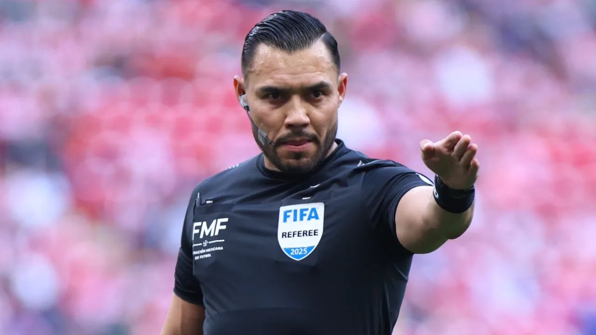 PabloLatapi's tweet photo. Urge adecentar el fútbol mexicano. Después de ver la suma de “errores” arbitrales de la última jornada favoreciendo o perjudicando a ciertos equipos uno empieza a pensar que aquello no es casualidad.

⚽ #DeBotePronto
@informador_DEP en #LaGranGuadalajara
📰 @Informador © https://t.co/GlgxzI1vML