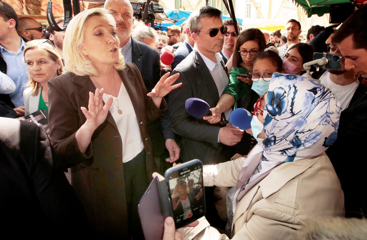 LaurentObertone's tweet photo. Sondage IFOP pour Marianne : 46% des musulmans "envisagent de quitter le pays" en cas de victoire de Marine Le Pen. https://t.co/gnnPBsXIvS