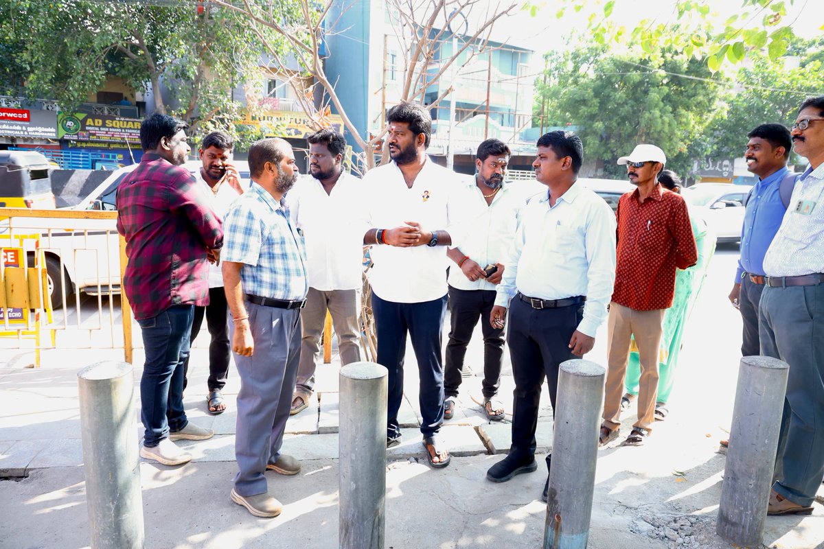 perambur_TVK's tweet photo. 🚧 வார்டு – 35 | மேற்கு நிழற் சாலை புதுப்பிக்கும் பணி தொடக்கம்!

மாண்புமிகு தமிழக முதலமைச்சரும், பெரம்பூர் சட்டமன்ற உறுப்பினருமான திரு. சி. ஜோசப் விஜய் அவர்களின் அறிவுறுத்தலின்படி, பெரம்பூர் சட்டமன்றத் தொகுதி, 35-வது வார்டில் உள்ள மேற்கு நிழற் சாலையைப் புதுப்பிக்க ₹70.10 லட்சம் மதிப்பீட்டில் திட்டம் தயாரிக்கப்பட்டுள்ளது.

இதன் தொடர்ச்சியாக, இன்று பெருநகர சென்னை மாநகராட்சி அதிகாரிகளுடன் இணைந்து சாலைப் புதுப்பிப்புப் பணிக்கான பூமி பூஜை நடைபெற்றது.

இந்நிகழ்வில் மண்டலம்–4 மாவட்ட வருவாய் அலுவலர், மண்டலம்–4 செயற்பொறியாளர், பகுதி–9 உதவி செயற்பொறியாளர் மற்றும் 35-வது வார்டு உதவிப் பொறியாளர் ஆகியோர் கலந்துகொண்டனர்.

மக்களின் நீண்டகாலத் தேவைகளை நிறைவேற்றி, சாலை வசதிகளை மேம்படுத்தி, பாதுகாப்பான மற்றும் தரமான போக்குவரத்தை உறுதி செய்வதே இப்பணியின் முக்கிய நோக்கமாகும்.

மக்களின் தேவைகளை அறிந்து, வளர்ச்சிப் பணிகளை முன்னெடுப்போம்! மக்கள் நலனே முதன்மை!

#Perambur #Ward35 #சாலைபுதுப்பிப்பு #வளர்ச்சிப்பணிகள் #CJosephVijay மக்கள்பணி GreaterChennaiCorporation