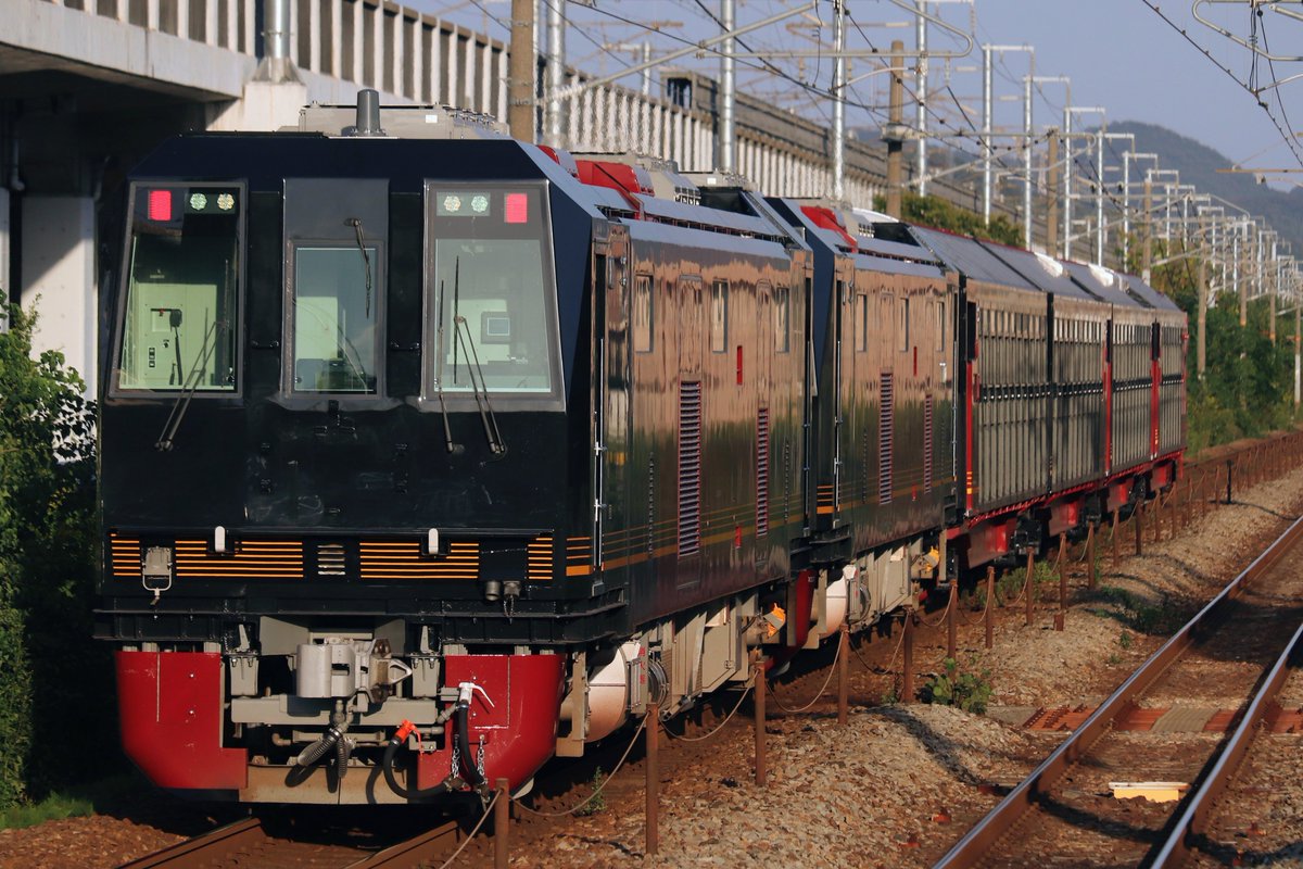twihokuto's tweet photo. SK1000系④＋DEC743-1001（嵯峨野車）＋DEC743-7（宮原車）
嵯峨野トロッコ列車回送
2026.10.14 https://t.co/uqRZpUFZOs