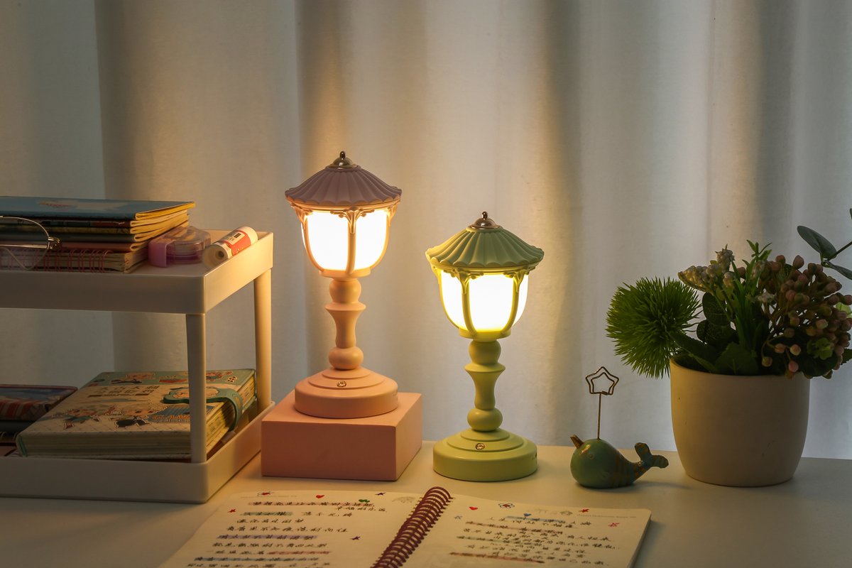 MichaelMon23715's tweet photo. When the desk lamp flickers, we share jokes for the group chat, and the creative draft waits for the next little spark! https://t.co/V8pv4r2Wgz