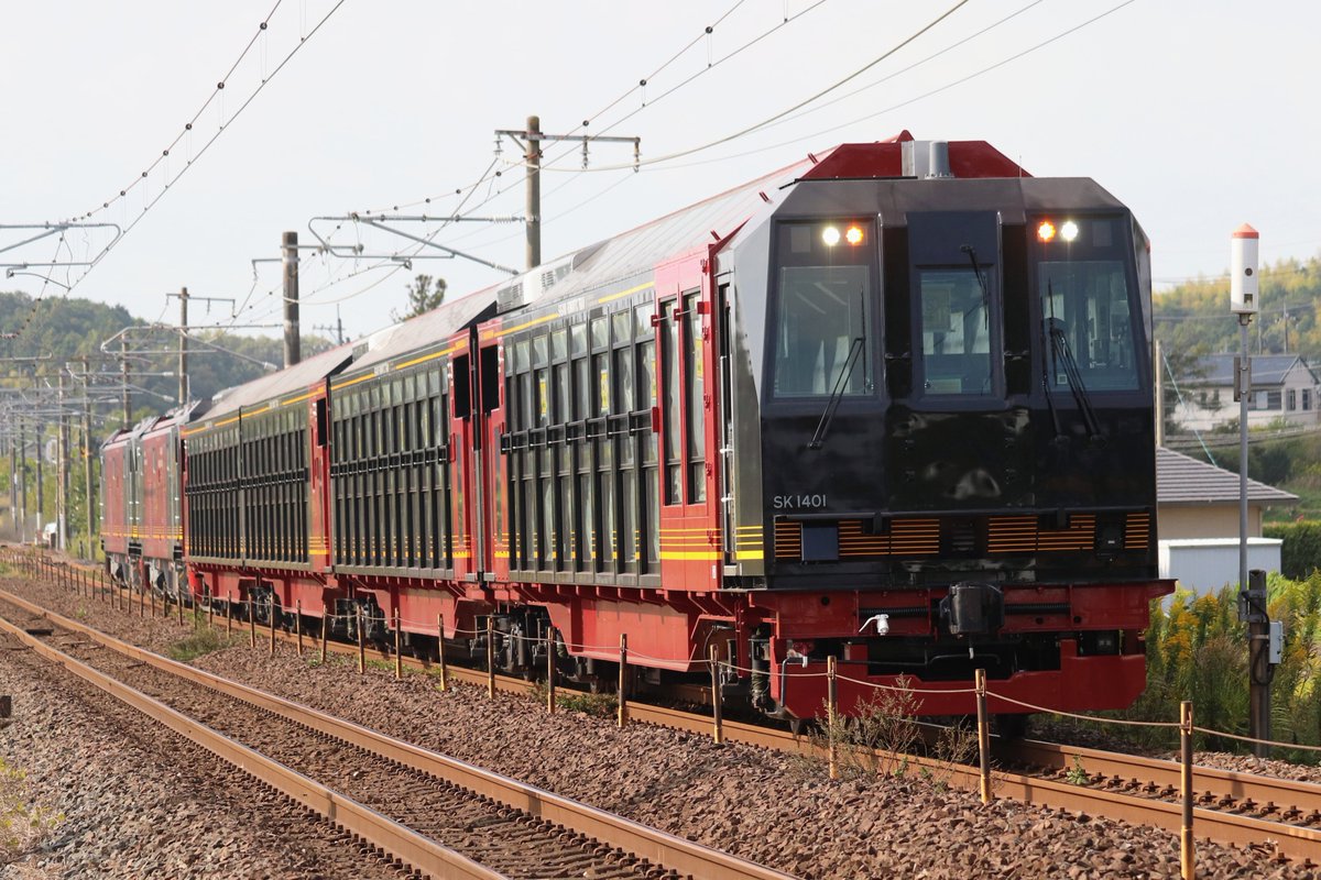 twihokuto's tweet photo. SK1000系④＋DEC743-1001（嵯峨野車）＋DEC743-7（宮原車）
嵯峨野トロッコ列車回送
2026.10.14 https://t.co/zgJQTLlmv7