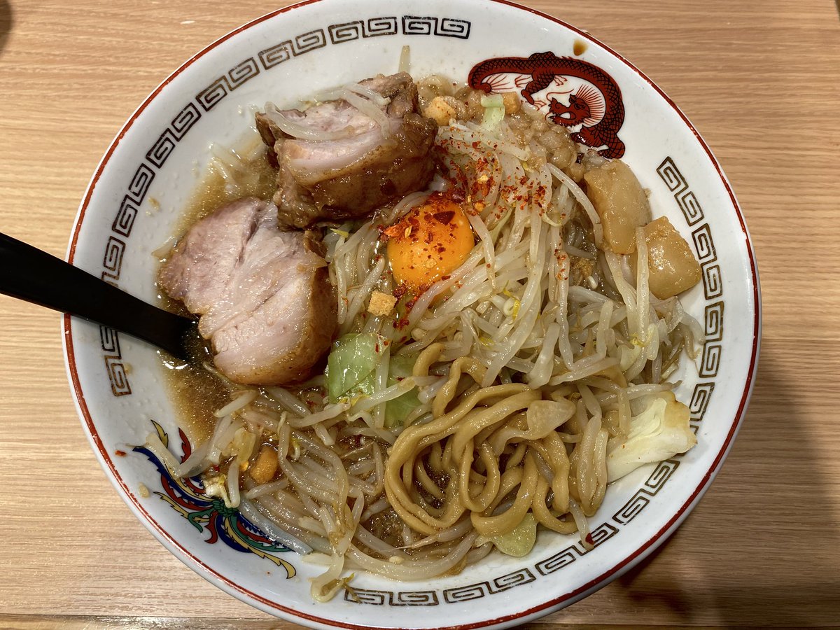 ForgottenBook's tweet photo. バンド練習後らーめん。今日のごはんは吉祥寺のラーメン豚山でミニラーメンﾆﾝﾆｸｱﾌﾞﾗｶﾗﾒｱﾚに生玉子トッピングです。豚山たまに最高にうまい日ない？今日,それでした。お肉も豚山は基本柔らかいけど今日はノリにノッてぶるんぶるんで爆うまでした。あしたは健康診断です。 https://t.co/IMlu9vyVed