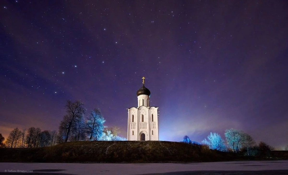 Russia's tweet photo. ☦️ #OTD in 1165, the Church of the Intercession on the #Nerl was completed at the behest of Grand Prince Andrey Bogolyubsky.
✨ A @UNESCO World Heritage gem, its elegant silhouette rises above the floodplain, blending in perfect harmony with the landscape. https://t.co/QX1pqpd65s