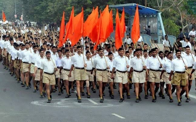 bjpmember24's tweet photo. தீவிரவாதிகளும், பயங்கரவாதிகளும் நிரம்பிக் கிடக்கும் 
ஜம்மு காஷ்மீர் மாநிலத்திலேயே ஆர் எஸ் எஸ் அமைப்பின் 
அணிவகுப்பு நடைபெறும்போது...
தமிழகத்தில் மட்டும் பாரதத்தின் இரண்டாம் ராணுவமாம் ஆர் எஸ் எஸ் அமைப்பின் அணிவகுப்புக்கு, ஆண்டுதோறும் தடைவிதிப்பது ஏனென சென்னை உயர்நீதிமன்றம் கேள்வி! https://t.co/gbjpz3BArG