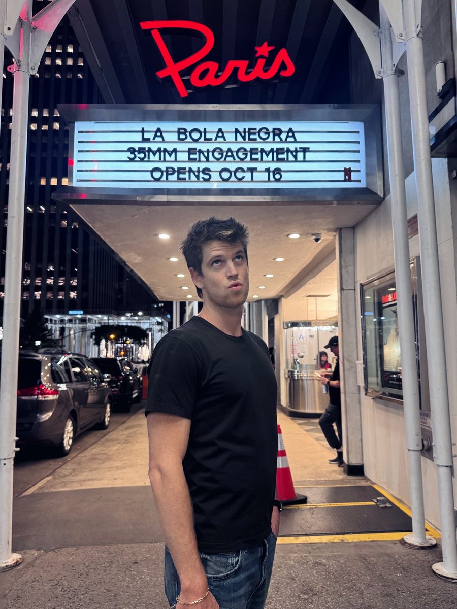 alicia_23__'s tweet photo. Lo guapo que es este hombre, la necesidad de estar con él es genuina 🫩 https://t.co/sHTJofvl9h