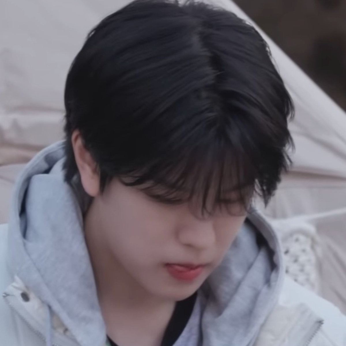 seungminisagod's tweet photo. seungmin bleps in tiny :p 🥺🤏🏻 https://t.co/zepJzcVttg
