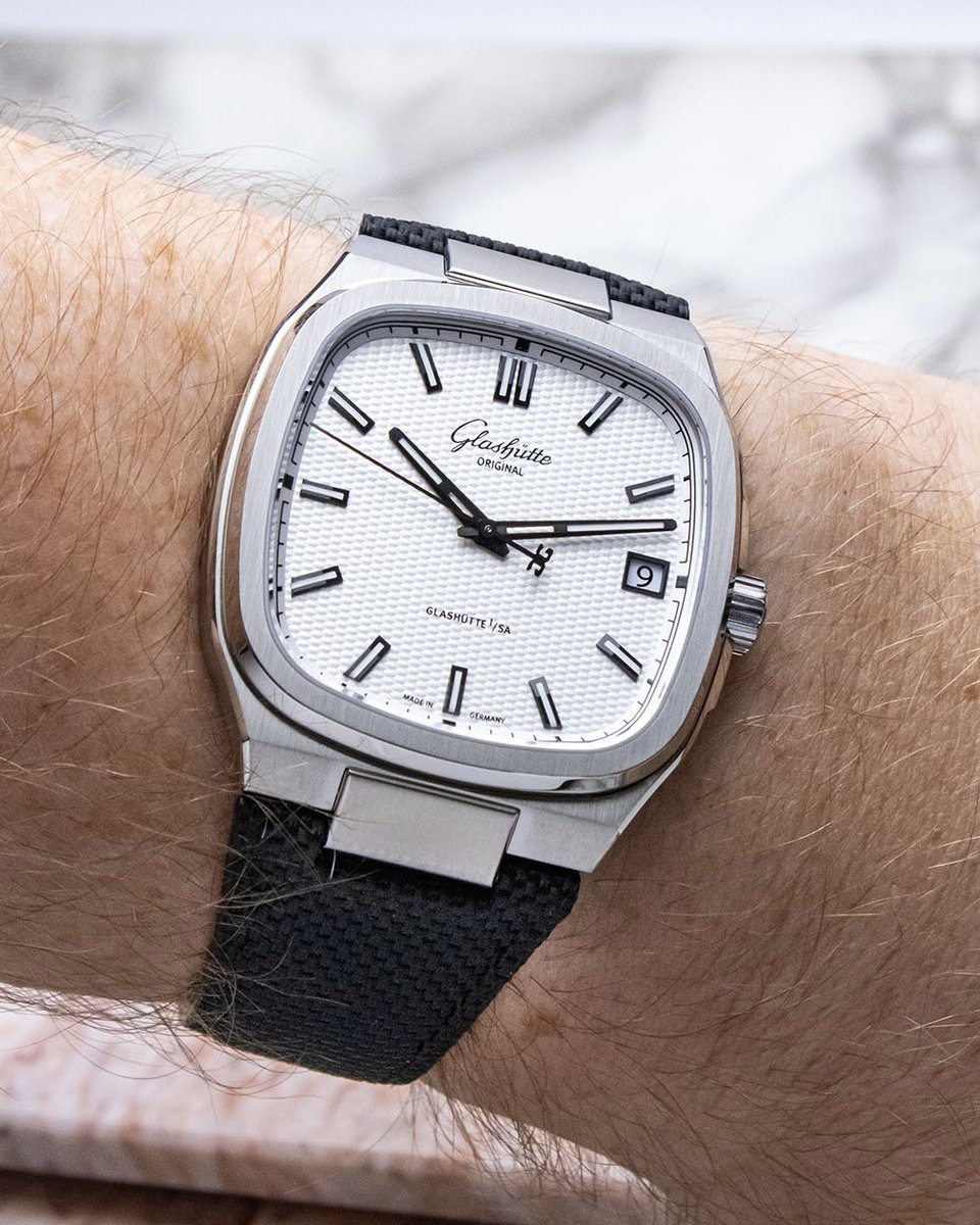 aBlogtoWatch's tweet photo. *Technically* the Glashütte Original 70s is the Swatch Group’s flagship contender in the integrated-bracelet sports watch arms race, leading its stablemates in price, finishing, and refinement. Yet the conversation almost completely ignores it.

With a new dial inspired by vintage audio equipment, a revised date window, and the in-house Caliber 36 automatic, it’s more broadly appealing than ever, with German pedigree to match.

Head over to aBlogtoWatch to see why Sean thinks the 70s collection is an underrated dark horse.

https://t.co/91l3Ri2hfi