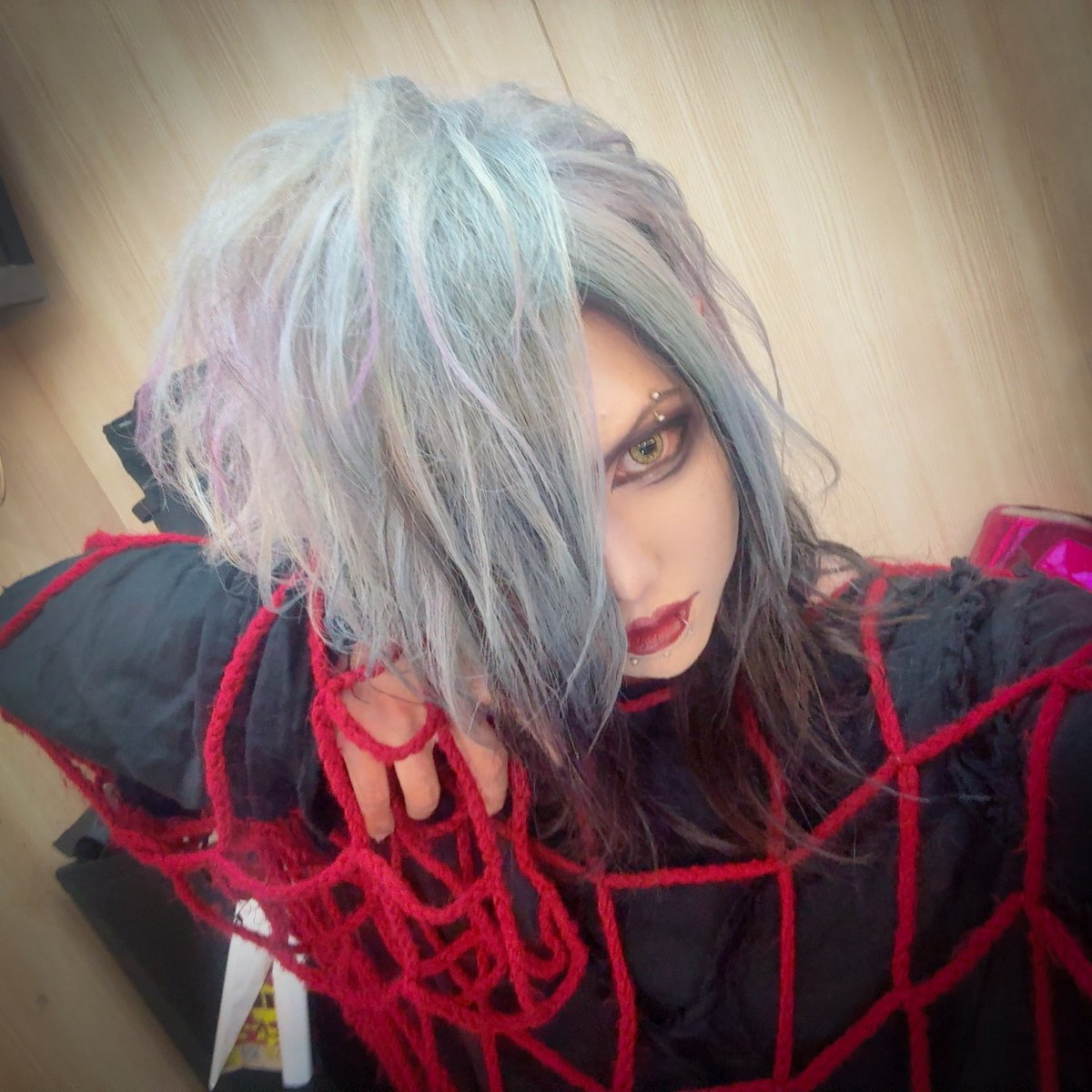 xxxBAD_AYAHA_'s tweet photo. ツイートが遅くなってすまんな。

先日の公演中に突然倒れてしまい、驚かせたと思う。

以前から治療を続けている持病に関連した症状で、どうやら今後も上手く付き合っていかないとならんらしい。

今後も起こる可能性はあるけど、必要以上に深刻に捉えなくて大丈夫だ。

病院にも行ってきたし、今は元気にしてるよ。

心配かけてすまんかったな。

あぁ、あと遅くなったが、改めて"BAD BIRTHDAY"@xxxBAD_iT_
