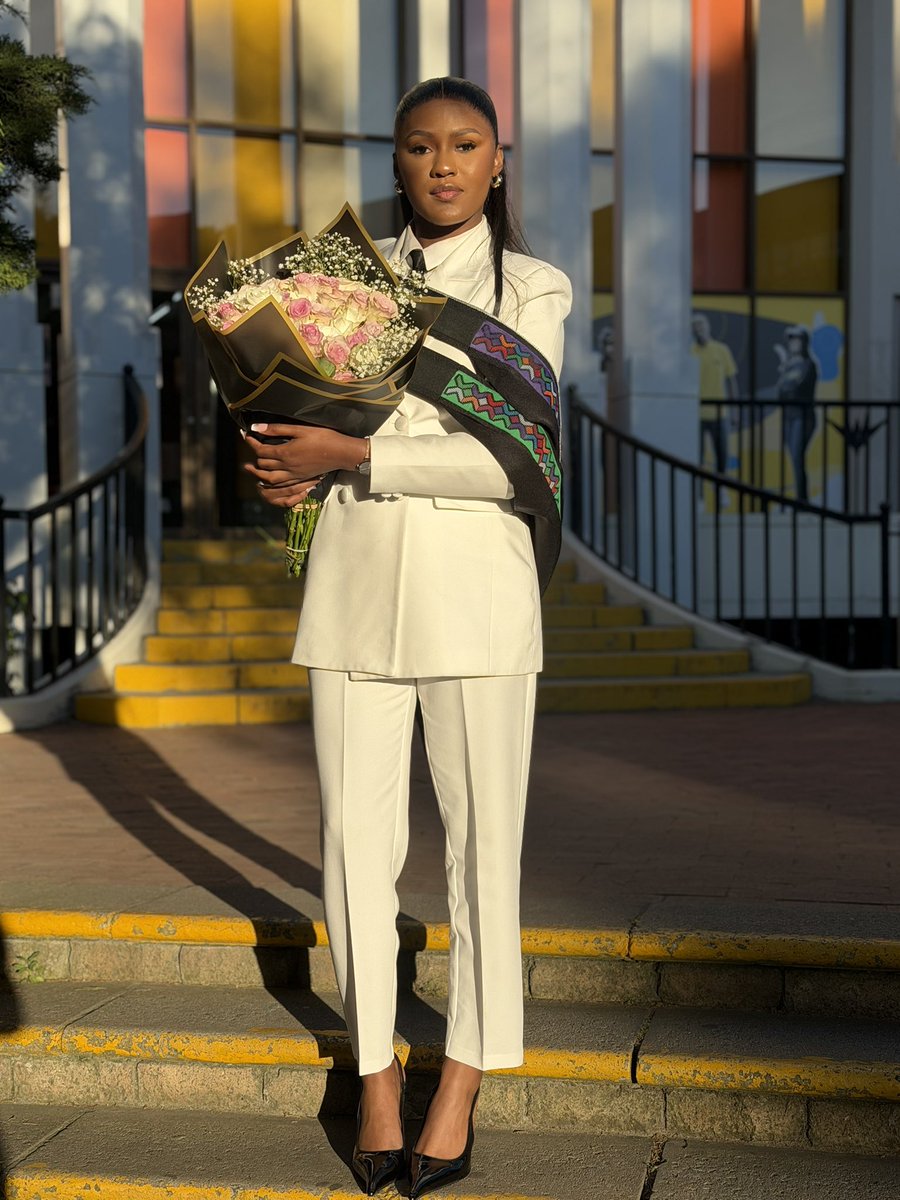 sharon_mfanta's tweet photo. Did a thing! ✨🎓 https://t.co/xhz46cBdkZ