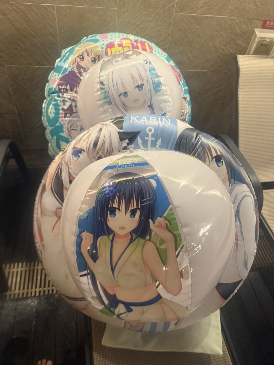 sinlight8's tweet photo. Floating ~ https://t.co/gIfivhlLYl