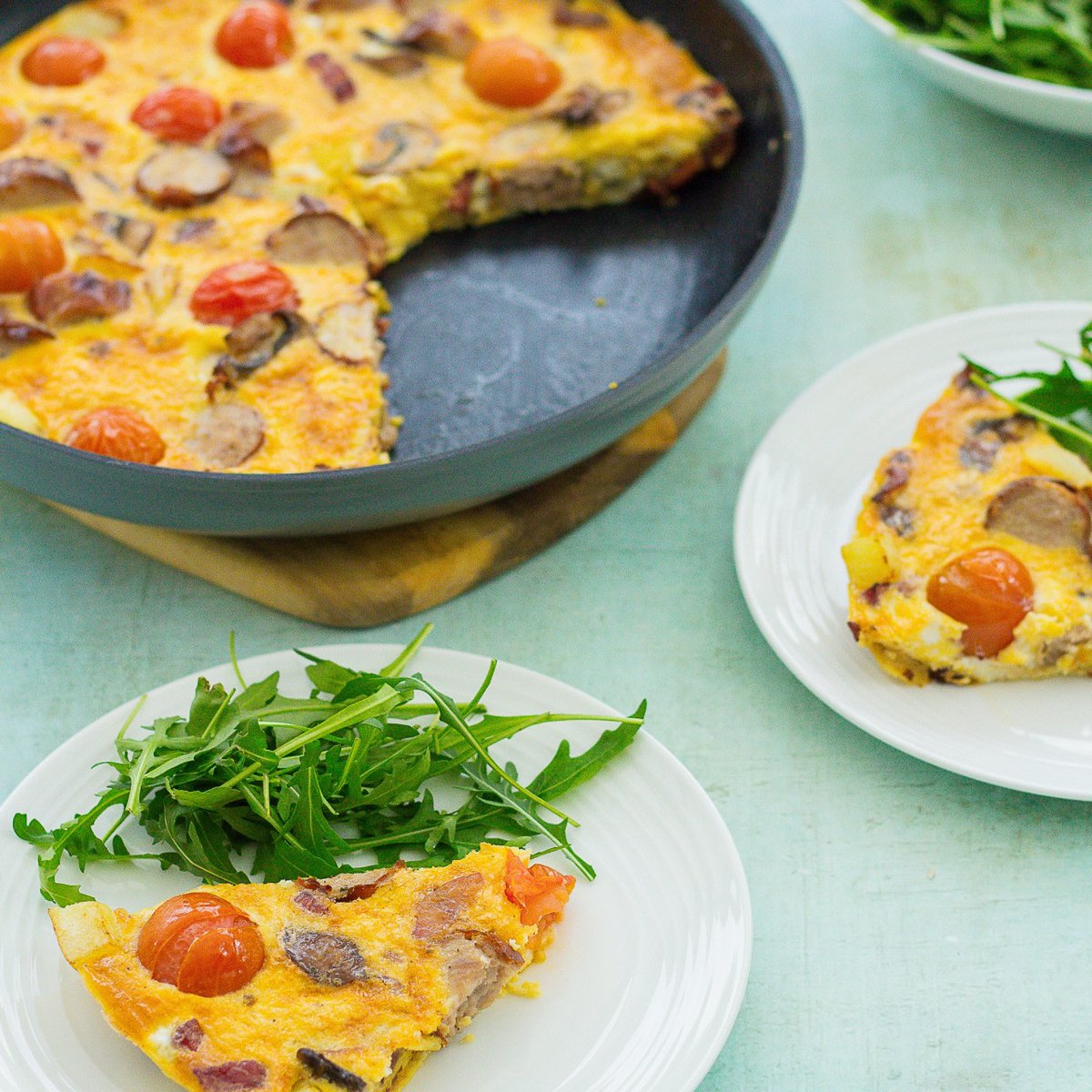 easypeasyfoodie's tweet photo. This is one of my favourite weekend brunch recipes – all the flavours of a full English breakfast in a frittata! Plus, if you make too much, it tastes great cold too – perfect for packed lunches the next day.

RECIPE >> https://t.co/MmbGjA8qGt

#brunch #frittata #easypeasyfoodie https://t.co/iDwVtdQUAD