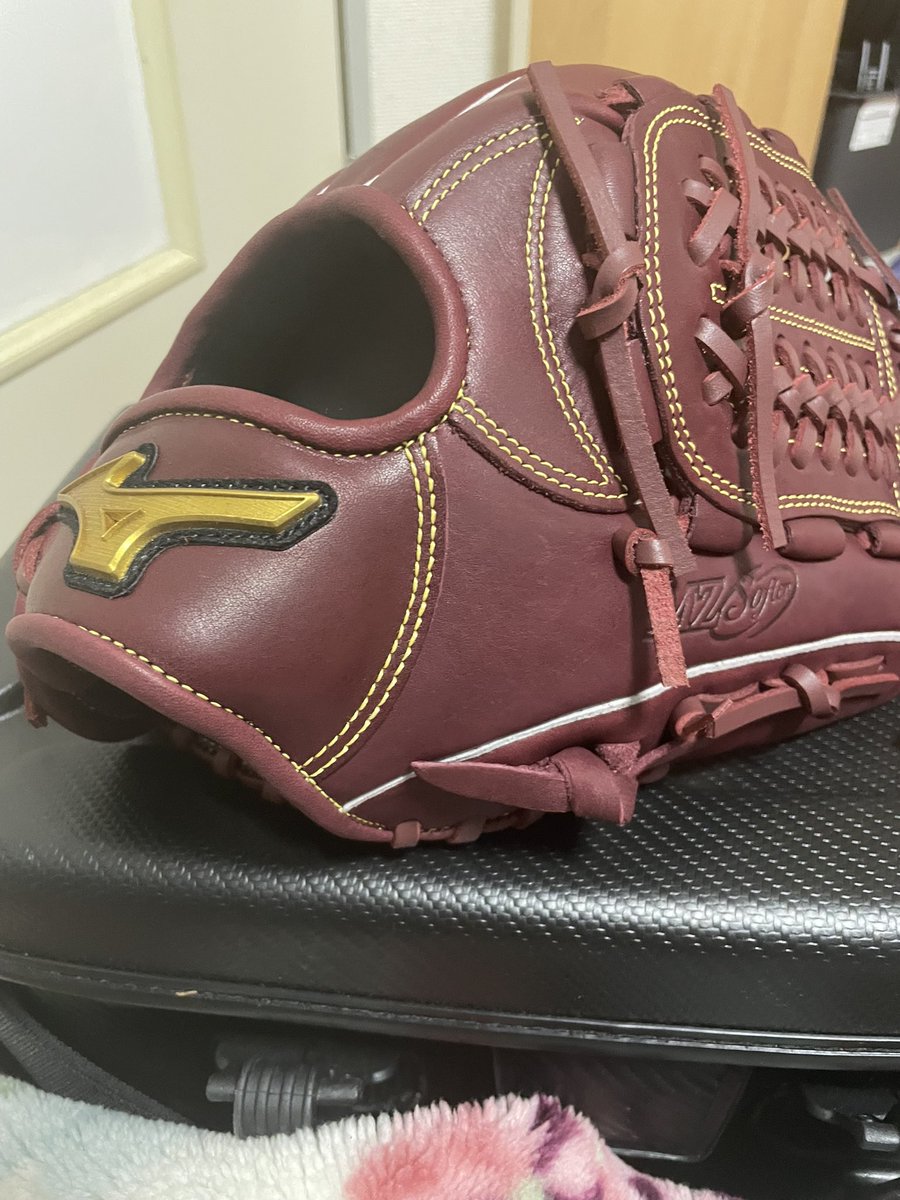 general_pit's tweet photo. グローブ買っちゃった
色かっけ〜〜
野球誘ってください https://t.co/biKgNrdkxx