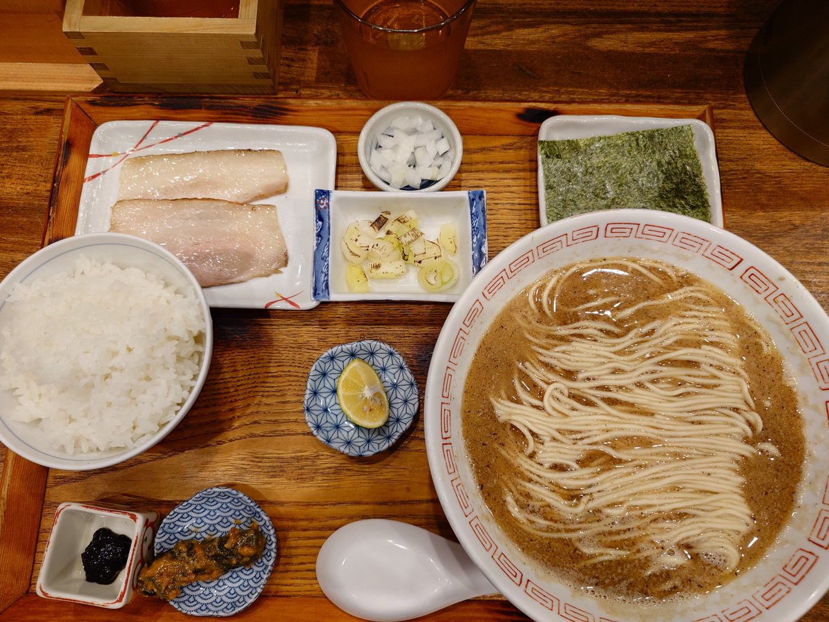 kat_sai_to's tweet photo. ラーメンｷﾀｰ！映画見た後なので時間なくラーメン屋へ。サンマ出汁ラーメン定食。結構旨かった(*´ω｀*) https://t.co/uk0eyaYIjS