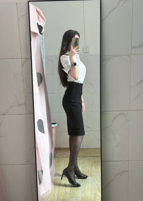 AllNthReFlex's tweet photo. 天气变凉快之后，连丝袜都是加厚的了 https://t.co/1PrEnEY9WG