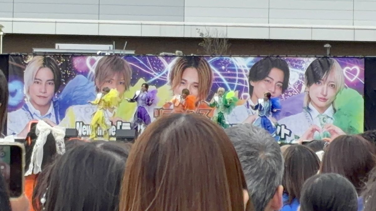 irohadtr4a's tweet photo. @gravail リアルピースお願いします🙇🙇
またまた爆売れしてるんですっ🥹💙💚💛🧡💜またコラボして欲しいです！！ https://t.co/K2eyxaUU4E
