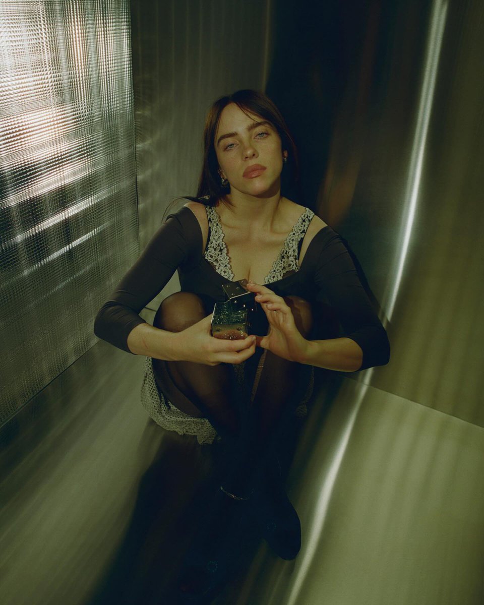 6khjx's tweet photo. billie eilish🖤✨ https://t.co/A5zWFw6SHI