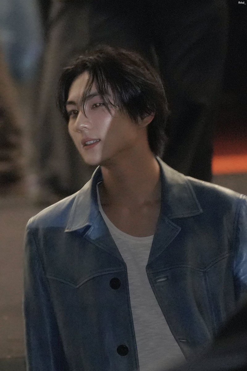 ywonikeu's tweet photo. pictures where i think jungwon looks exactly like a prince https://t.co/HC1DbdaOac