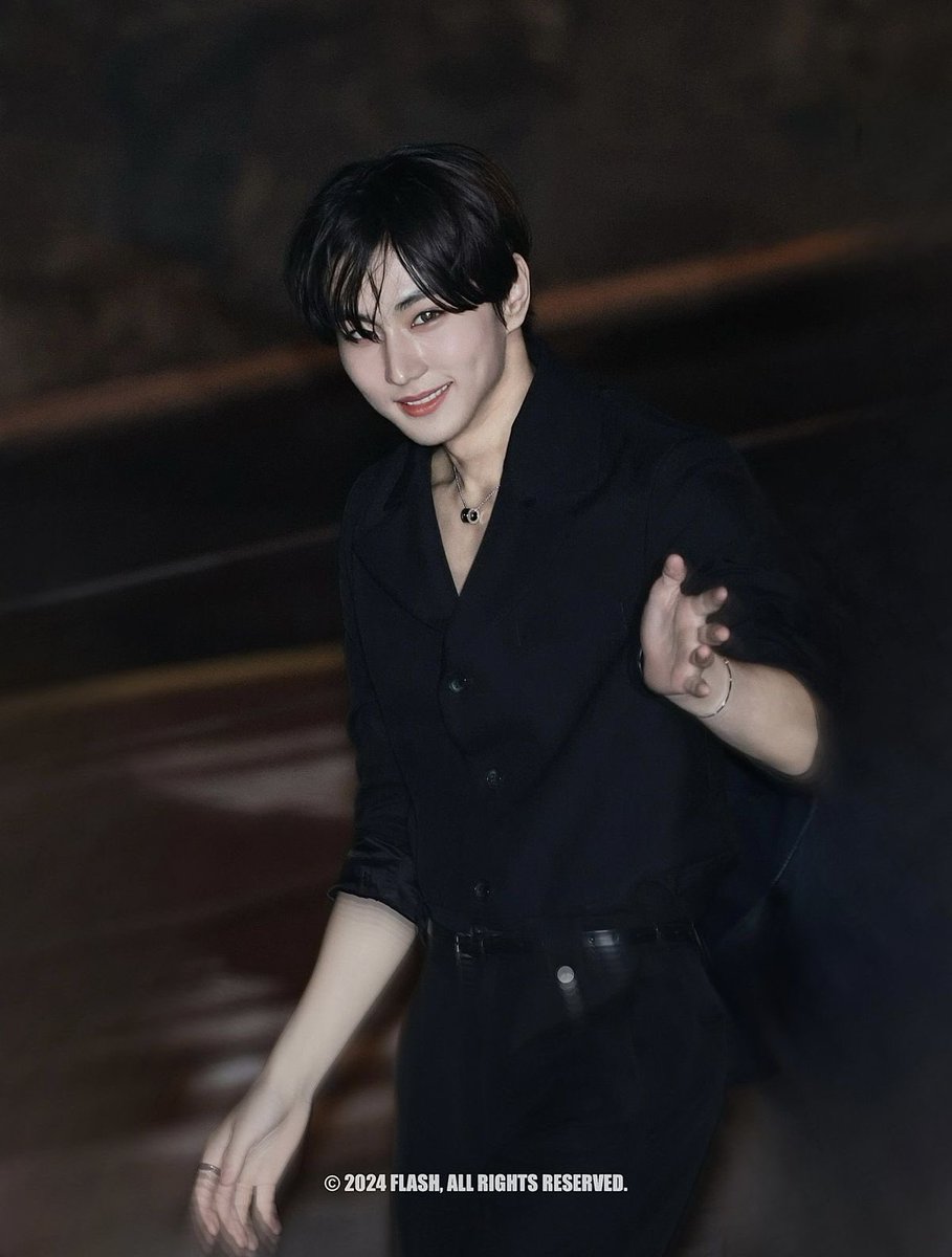 ywonikeu's tweet photo. pictures where i think jungwon looks exactly like a prince https://t.co/HC1DbdaOac