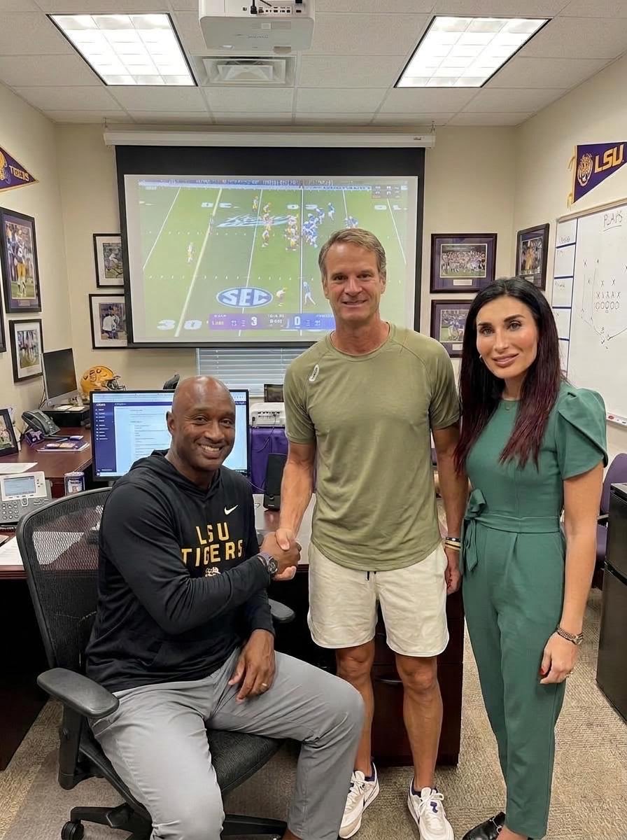 LSUCoachMac's tweet photo. Thank you to the beautiful @LauraLoomer for stopping in yesterday and reviewing film with us @LSUfootball. Laura had some great tips on how to rejuvenate, tighten up, and inject some life into the offense!

@Lane_Kiffin #ComeInTheBoot #LSU #GeauxTigers #MAGA #JustDifferent https://t.co/gV1UNH9S31
