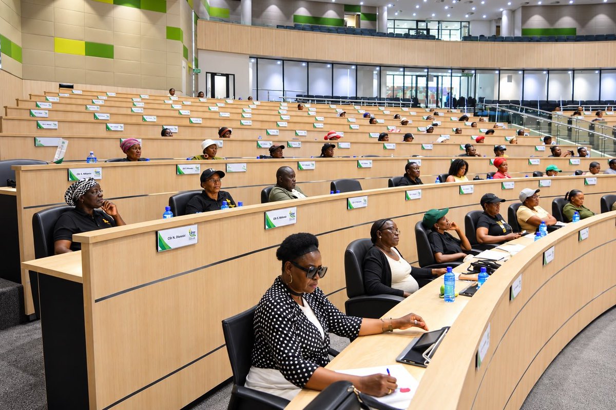 OfficialGDARD's tweet photo. GDARD successfully hosted the Gauteng Informal Traders Listening Session, providing a platform for traders to share challenges, explore business opportunities and engage with government on support to grow their businesses.

#GrowingGautengTogether #OfficialGDARD https://t.co/0sfsK3cPjw