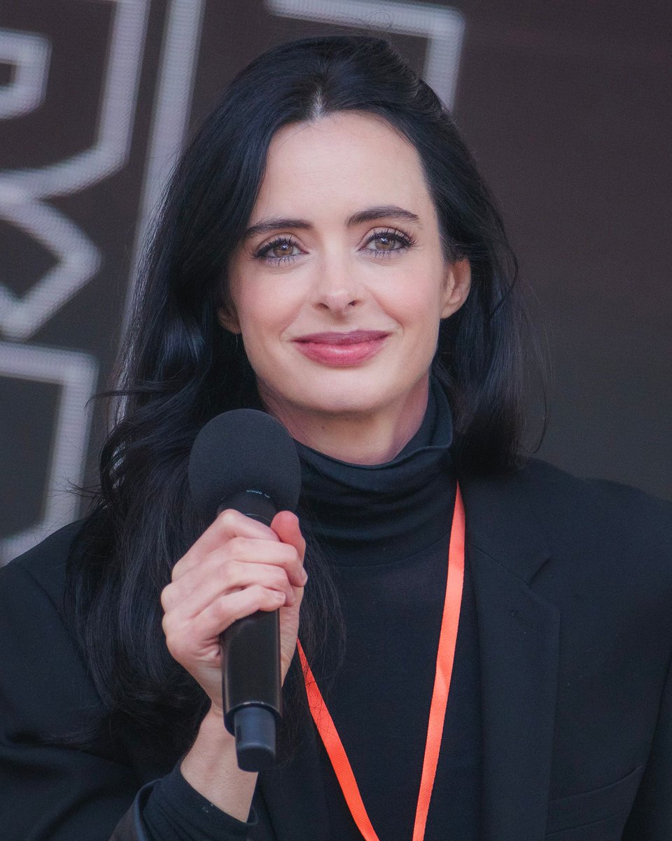 fandompulse's tweet photo. Jessica Jones actress Krysten Ritter admits her 

"I'm a big reader. I'm always keeping up with the new hot thrillers and then my knitting. I look cool, but I'm actually a grandmother at heart."

Is this the most wholesome thing a celebrity woman's said in a long time? https://t.co/GODvXv9C0x