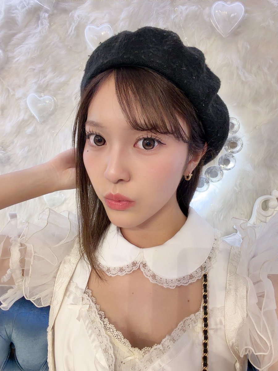 ribbonnmoon's tweet photo. ろぐあうと！⭐️
今日もありがとう👑
可愛い、綺麗、大人っぽい、みんな褒めてくれるから改めて可愛いの自覚させてくれて幸せ(  ˶¯ ꒳¯˵)
初遠隔ドリンクもありがとう🥺🥺😢🙇‍♀️
早く会って直接お礼言いたい🥺
3枚目はノーマルだお
またらいしゅ！ https://t.co/UUBunj6sHZ