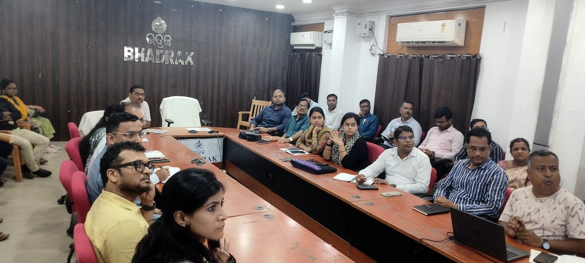 DM_Bhadrak's tweet photo. A review meeting on the implementation of the Odisha State Workflow Automation System (OSWAS) in the District held today in hybrid mode in presence of the Additional District Magistrate (Revenue) &amp; the Sub-Collector.All Dist. level Officers attended the meeting in OSWAN VC Hall. https://t.co/ofrE9ahq9H