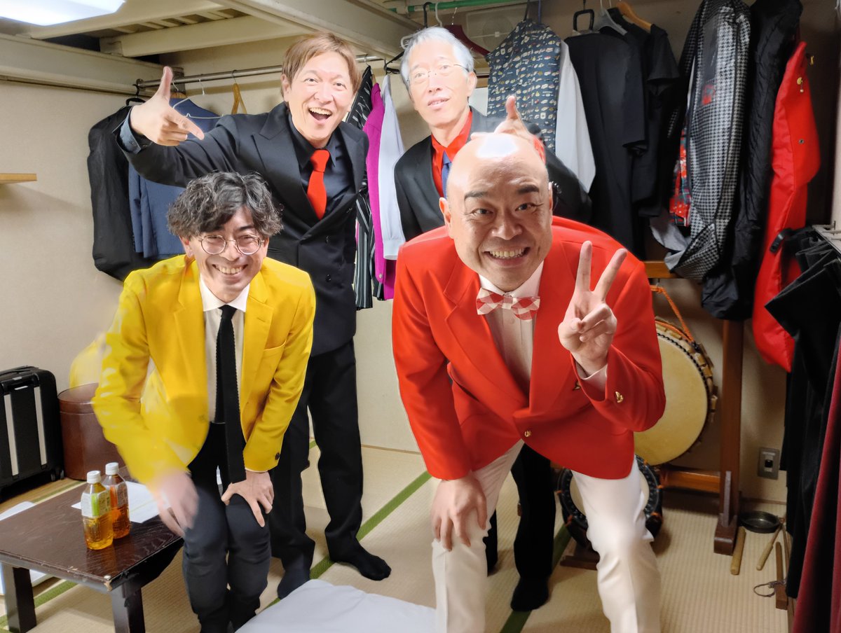 akae_ken1's tweet photo. 本日も笑ってくださった皆さんありがとうございました

真打ち披露目
#新宿カウボーイ のお二人様
おめでとうございます

我々を応援してくださる方から差し入れ頂きました
フジイさん
ハラミちゃん大好きさん
前から3列目の黒いTシャツの女ことめいさん

ありがとうございます
美味しくいただきます https://t.co/5KYo0haCoO