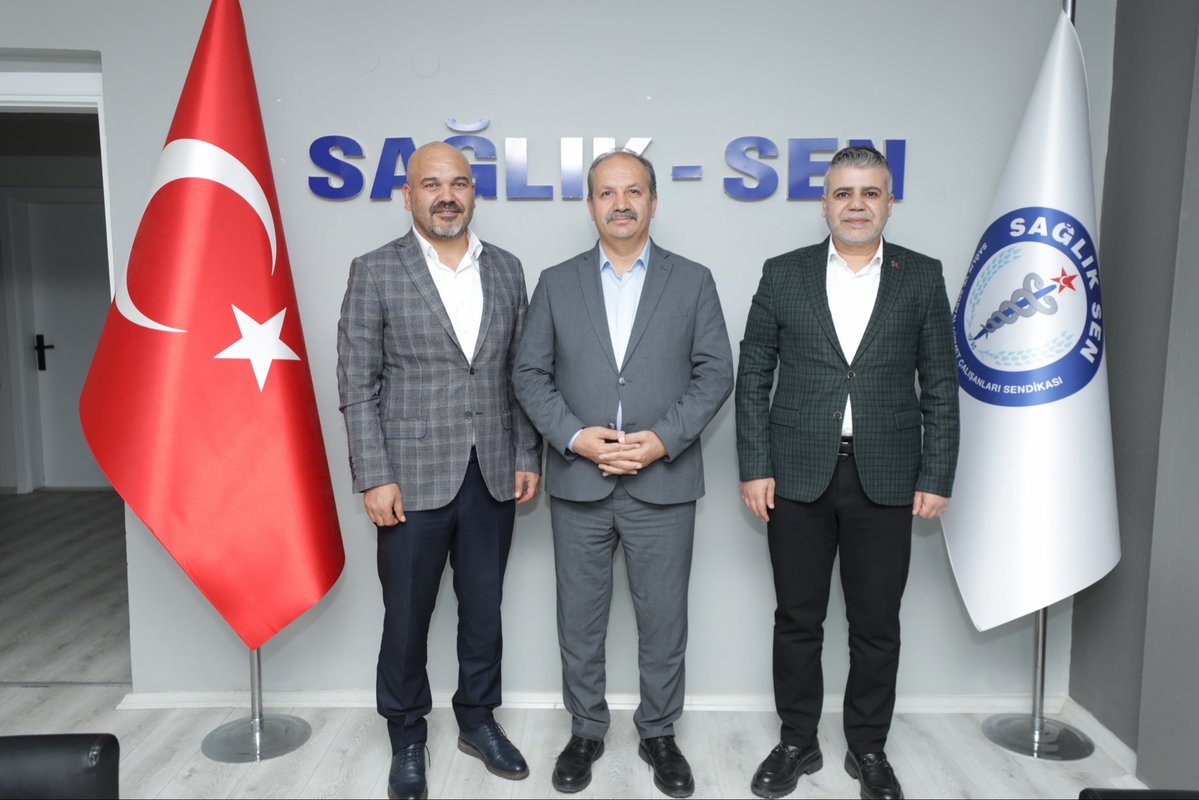 SSMahmutFaruk's tweet photo. 📍 Muğla

Genel Başkan Yardımcımız Yasin Barutcu ile birlikte Muğla Şubemizi ziyaret ederek, Şube Başkanımız Özcan Çiçek ve Yönetim Kurulu Üyelerimizle bir araya geldik.

Muğla’da sağlık ve sosyal hizmet alanında görev yapan profesyonellerimizin çalışma koşullarını, çözüm bekleyen sorunlarını ve sendikal çalışmalarımızı ele aldığımız verimli bir görüşme gerçekleştirdik.