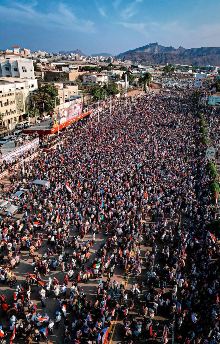 SouthVoiceEN's tweet photo. 🚨 #COVERAGE |
The million-man general popular mobilization rally in the capital, #Aden.
#SouthVoice https://t.co/XtlY549kf3