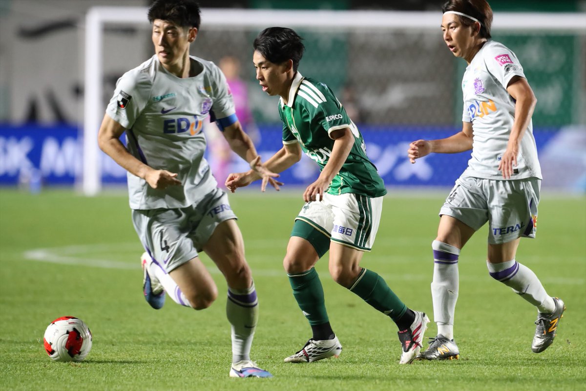 yamagafc's tweet photo. クラブ史に新たな1ページ！歴史的瞬間✨

今日の試合で、 #吉澤凰河 選手が【16歳 5ヶ月 15日】でトップチーム公式戦デビュー！
松本山雅FC史上最年少出場記録を更新しました👏

凰河、デビューおめでとう🎉
#yamaga #サイコウ https://t.co/Z3KCcBatkT