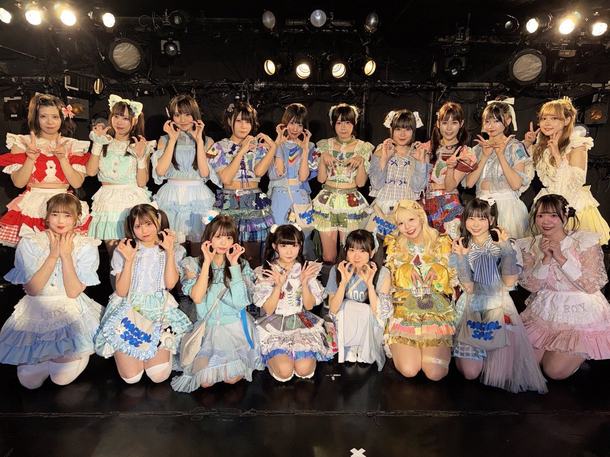 ROYLG_official's tweet photo. 『マジカルモンスター』O.A.ロイリミちゃん
ありがとうございました！

10/14（水）『マジカルモンスター』
📍CLUB251
#ロイリミちゃんセトリ

メリーメリーメリーミー
アリアリ♡
SUPER BOYFRIEND!!
－MC－
ばぶちゅ？
ロイリミちゃんは忙しいッ‼︎
りみてっど><わんだらんど

今週末はロイリミちゃん初の南九州遠征‼️
ライブ3本にオフ会と盛りだくさん🎶
そして全てのライブにお越しいただくと、秋葉原プリクラデート権と、かのやオフ会で使用可能の推しメンあ〜ん券をプレゼント- ̗̀🎁 ̖́-
みなさんと一緒に宮崎鹿児島で思い出作りたいです！ぜひお待ちしております🏃‍♂️

#ロイリミ