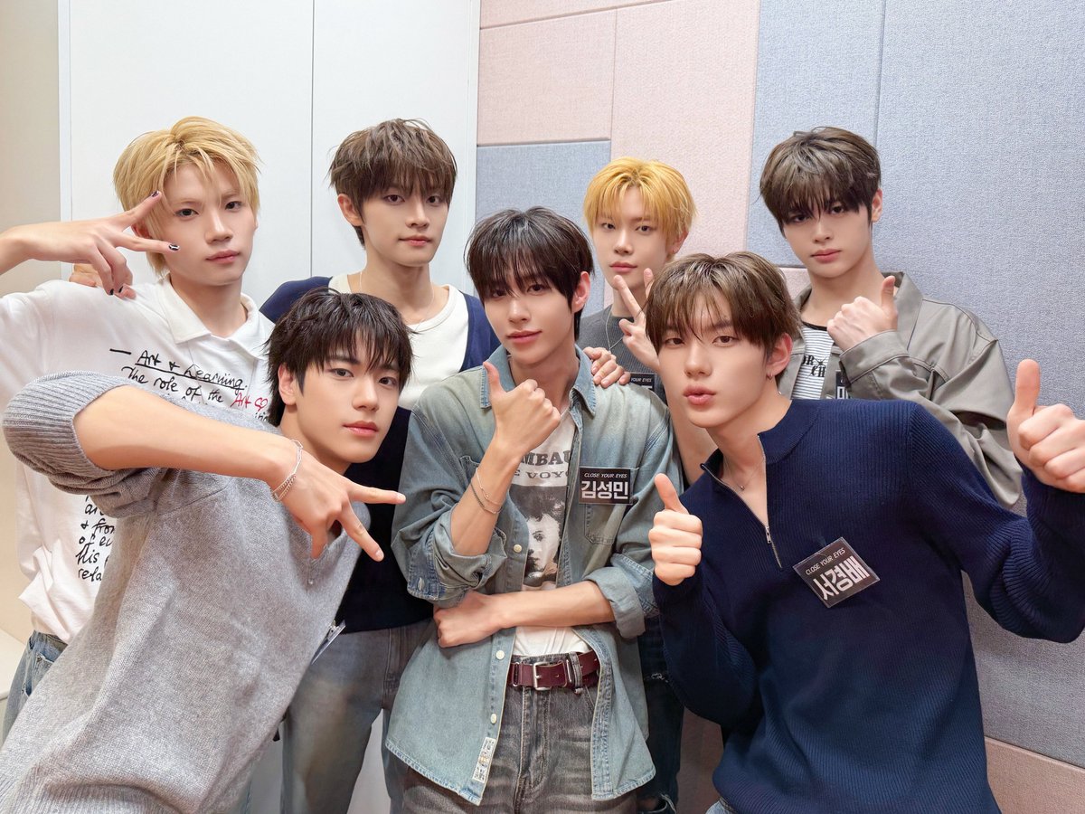 closeyoureyes_7's tweet photo. [📸]
CLOSE UP
261014 MBC <IDOL RADIO 시즌4> 🎼

#CLOSEYOUREYES #클로즈유어아이즈
#CYE #클유아 
#256thNote #DropThat https://t.co/zoScj9iuqm