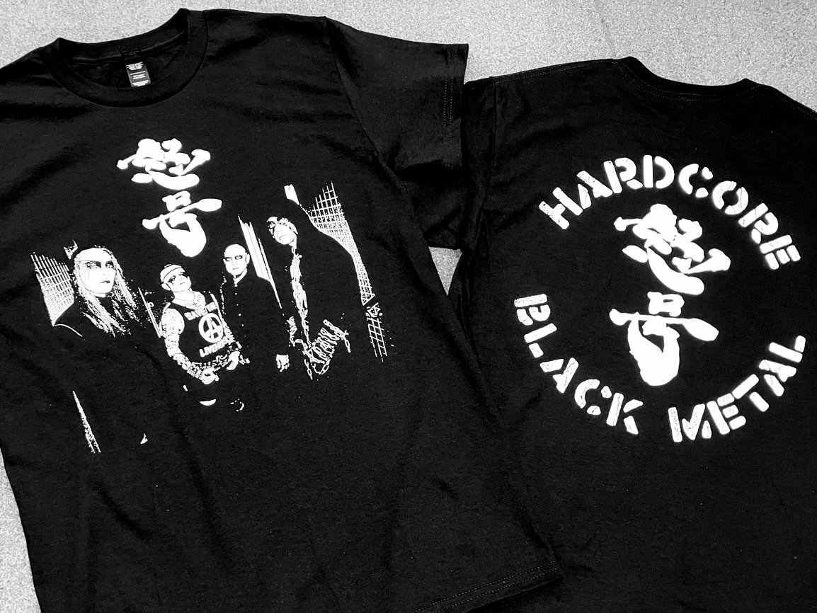 zrdgmd's tweet photo. いよいよ今週末10/17（土）西永福JAMにてブラックメタル大祭「Black Sacrifice」開催です。
ライブとともに、われわれ怒号は1stフル「怒号」CD、Tシャツ、ステッカーの販売も開始。
装飾・演出・小細工ナシ、Ds・B・G・声を全力で出すだけのハードコア・ブラックメタルを受け取りにきてください。 https://t.co/xgb6ek16ik