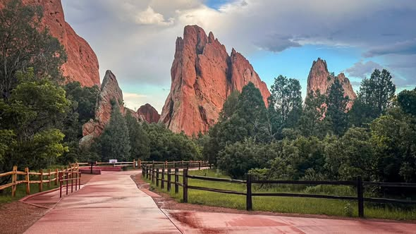 Kaitlin101o's tweet photo. Spend a wonderful day at Garden of the Gods in Colorado Springs! Towering red rock formations, winding trails, and breathtaking views at every turn will make for an unforgettable experience. https://t.co/tBO5CsXZcQ