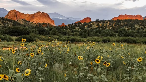 Kaitlin101o's tweet photo. Spend a wonderful day at Garden of the Gods in Colorado Springs! Towering red rock formations, winding trails, and breathtaking views at every turn will make for an unforgettable experience. https://t.co/tBO5CsXZcQ