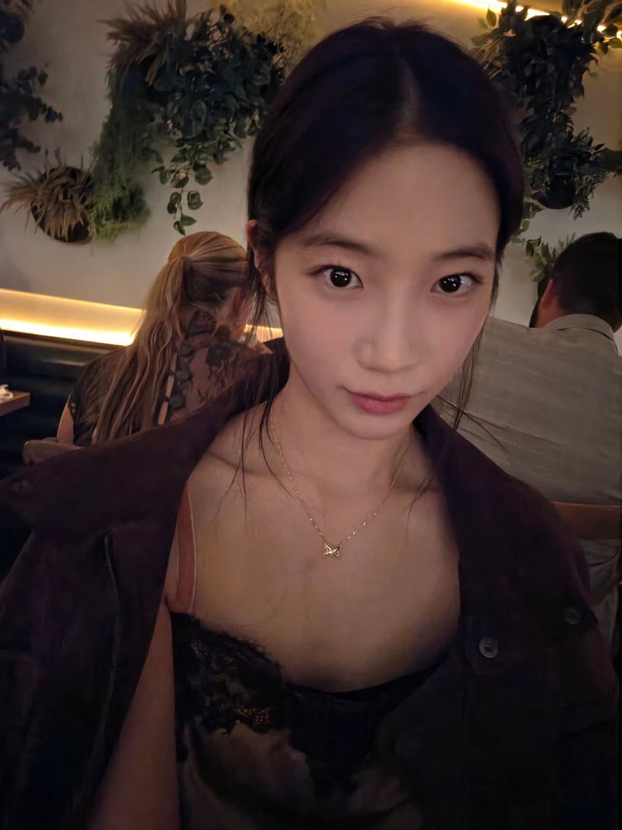 charozana23's tweet photo. カズハとデート✨
もしできたら
こんな雰囲気なのかな
（素敵な妄想✨）
🌿🤍
#카즈하 #KAZUHA 
#中村一葉 #カズハ  
#르세라핌 #LE_SSERAFIM https://t.co/q2aw66XDZU
