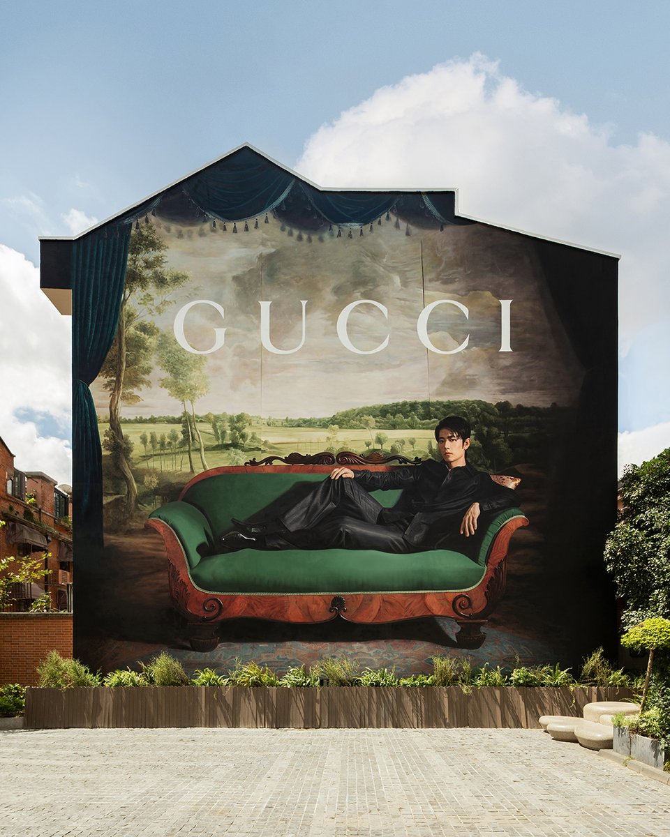 gucci's tweet photo. #GucciPrimavera takes over Shanghai with a new Art Wall.  
 
Discover the collection https://t.co/p2aAroXC6I
 
#GucciArtWalls https://t.co/1IixZ9cHHk