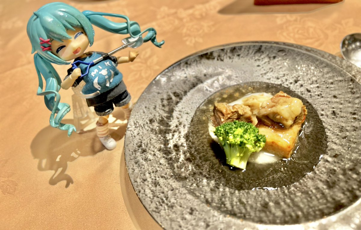 akusokuzan100sh's tweet photo. #深夜の初音ミク撮影60分一本勝負

📮 10/14のお題【豪華】

豪華なディナーに舌鼓🍽️

#ねんどろごはん https://t.co/OXR3VyqUpc