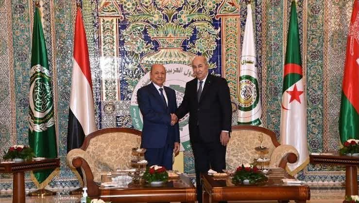 22_arwa_'s tweet photo. الجزائر لا تعترف بالحوثيين ممثلًا شرعيًا لليمن، بل تتعامل دبلوماسيًا مع الحكومة اليمنية الشرعية، ولها سفير معتمد لدى الجزائر.        .🇩🇿✨🇾🇪

والدليل على ذلك استمرار استقبال المسؤولين الجزائريين للسفير اليمني علي اليزيدي، وتأكيد الجزائر دعمها للحكومة اليمنية الشرعية ووحدة اليمن واستقراره.

فمن يزعم أن الجزائر تعترف بالحوثيين ممثلًا شرعيًا لليمن، فليأتِ بدليل رسمي من وزارة الخارجية الجزائرية، بدل ترويج الأكاذيب والتضليل.

المواقف الرسمية تُثبتها الوثائق والتصريحات، لا الأهواء والشائعات؛ ومن يدّعي خلاف ذلك فعليه تقديم الدليل.
