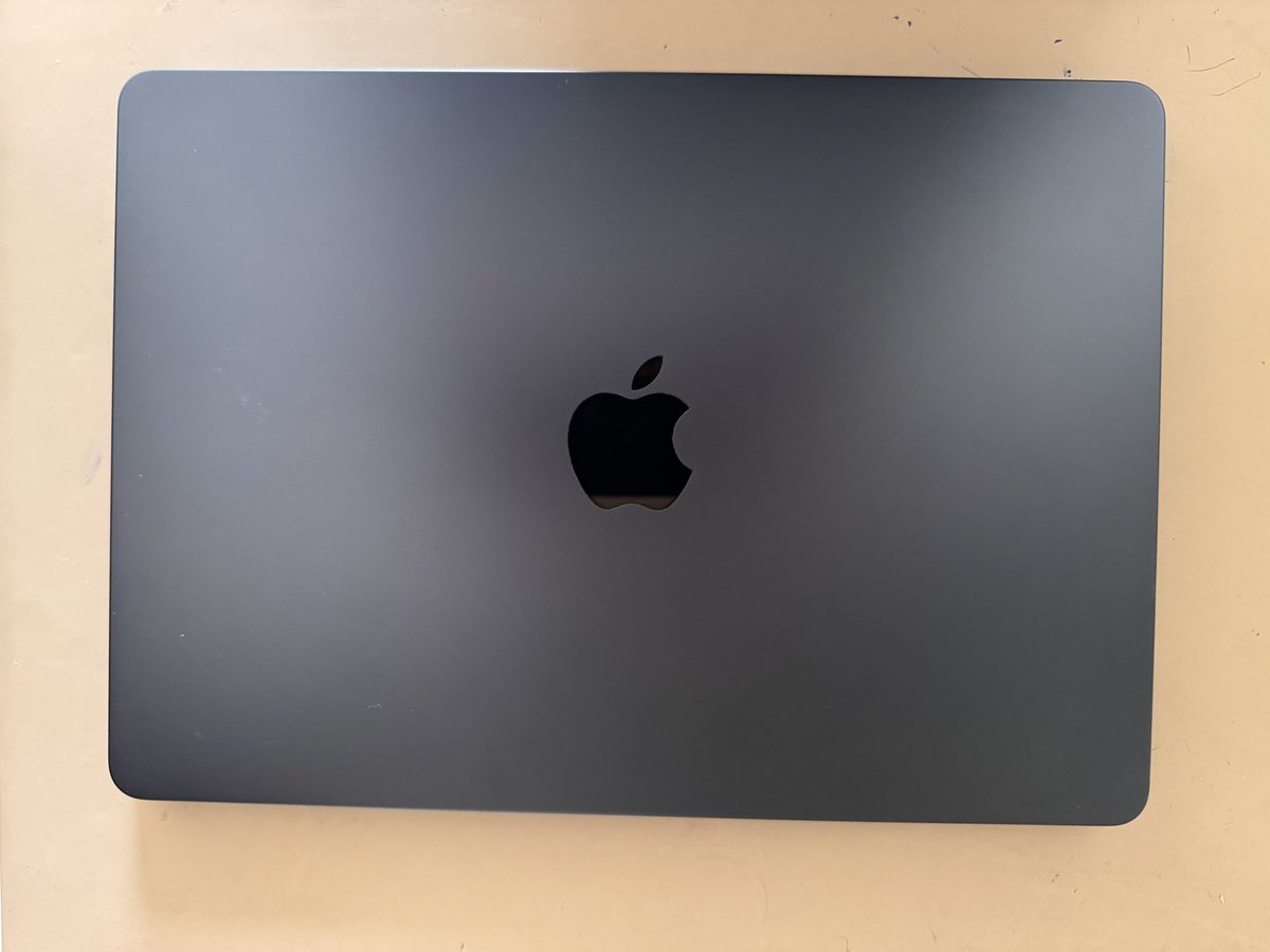 Iam_HITESH__'s tweet photo. Finally got my own MacBook 😭❤️

Been waiting for this moment. https://t.co/PdLhde0yJ4