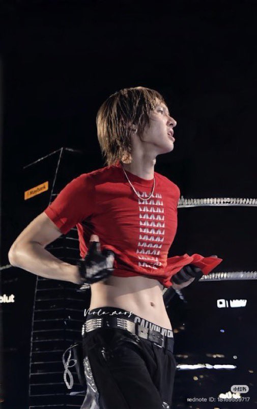 corbetis's tweet photo. PUT YOUR SHIRT DOWN RIGHT NOW, ED https://t.co/Cx6AcVctps