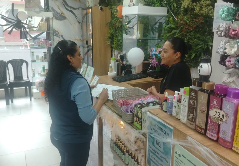 MonicaAvila_20's tweet photo. #SRIenMorona

Visitamos locales comerciales en #Macas para verificar el cumplimiento de las obligaciones tributarias, como la emisión de comprobantes de venta. Además, atendimos las inquietudes de los contribuyentes sobre la presentación de sus declaraciones de impuestos. https://t.co/WKCLoHf4Ca