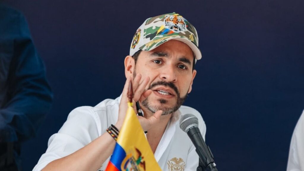 confidencialcol's tweet photo. #Política: Abelardo De La Espriella enfrenta la primera marcha en su contra https://t.co/Q1zzubLX7j https://t.co/GvPyZK3j4M