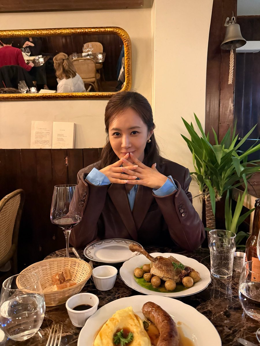 SNSDforever02's tweet photo. 261014 #권유리 인스타그램 

혹시 어른 여자향 안나? 🤭🍂🍁

https://t.co/OKxlWdimfX https://t.co/yWy4NTGtA1